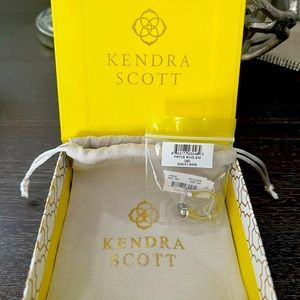 NWT Kendra Scott Pryde Ring S/M Rhod Platinum